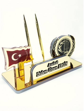 Türk bayrağı ve Baro logolu Masa İsimliği