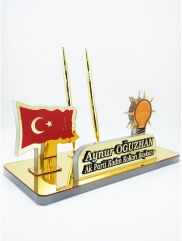 AK Parti Logolu ve Türk Bayrağı Masa İsimliği