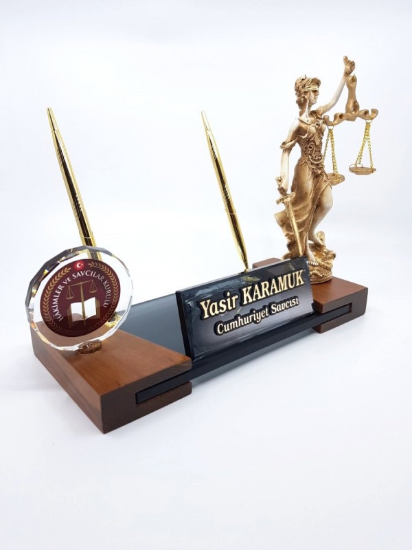 Adalet Figürlü ve HSK Logolu Masa İsimlik